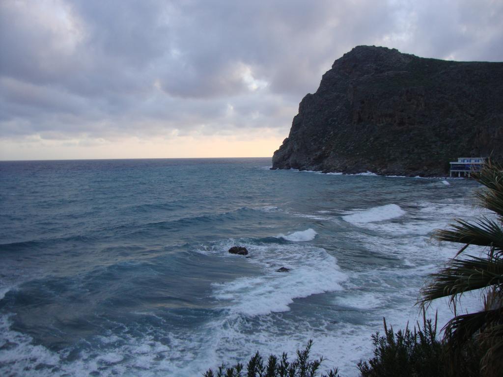 Lendas Paradise Studios Léntas Rum bild